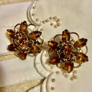 Two vintage brooches
